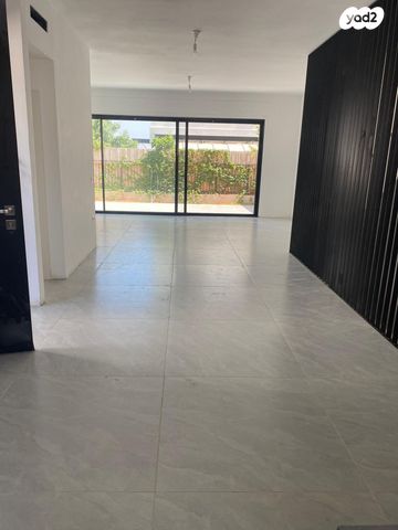 דו משפחתי, תל מונד