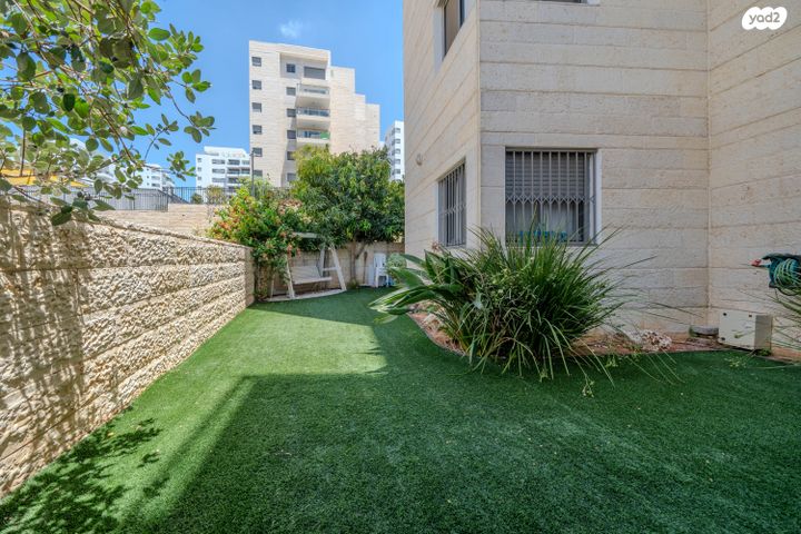 דירת גן, יקינטון 4, הפרחים, חריש