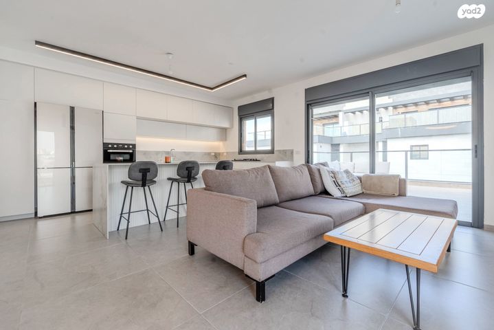 גג/ פנטהאוז, לוטם 13, הפרחים, חריש