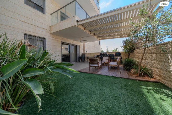 דירת גן, יקינטון 4, הפרחים, חריש