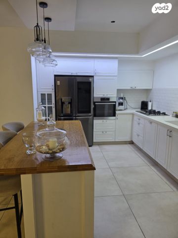 דירת גן, חתני פרס ישראל, באר יעקב