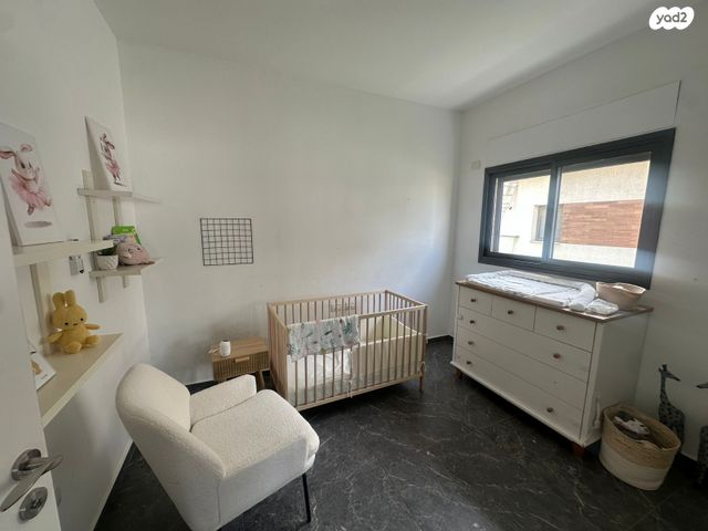 דו משפחתי, שכונה 11, תל מונד