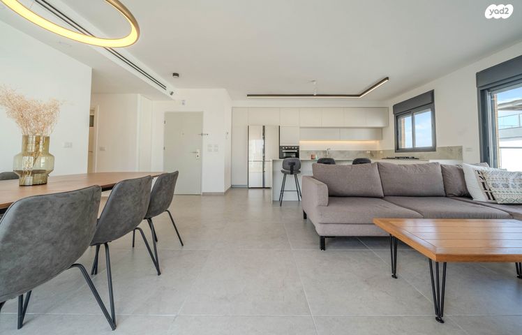 גג/ פנטהאוז, לוטם 13, הפרחים, חריש