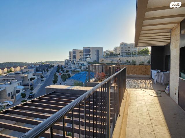 גג/ פנטהאוז, סנסן, צור הדסה