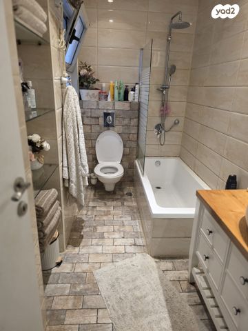 דירת גן, חתני פרס ישראל, באר יעקב