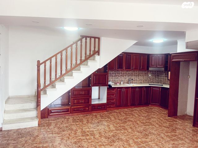 גג/ פנטהאוז, מוטה גור 10, גן מוטה גור, עכו