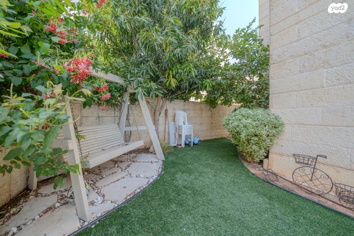 דירת גן, יקינטון 4, הפרחים, חריש