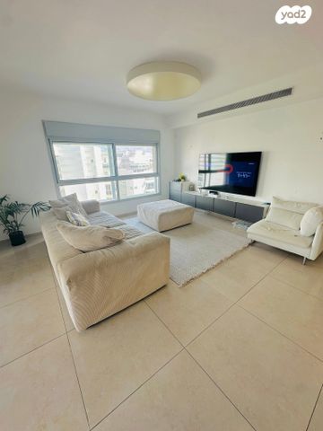 גג/ פנטהאוז, הזמיר 76, נהריה הירוקה, נהריה