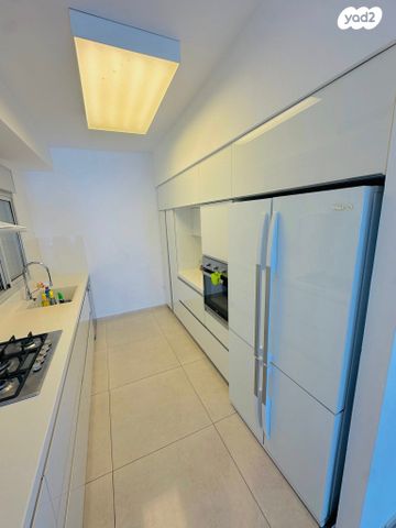 גג/ פנטהאוז, הזמיר 76, נהריה הירוקה, נהריה