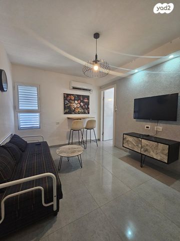 איינשטיין 25