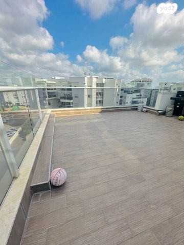 גג/ פנטהאוז, הזמיר 76, נהריה הירוקה, נהריה