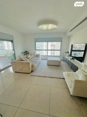 גג/ פנטהאוז, הזמיר 76, נהריה הירוקה, נהריה