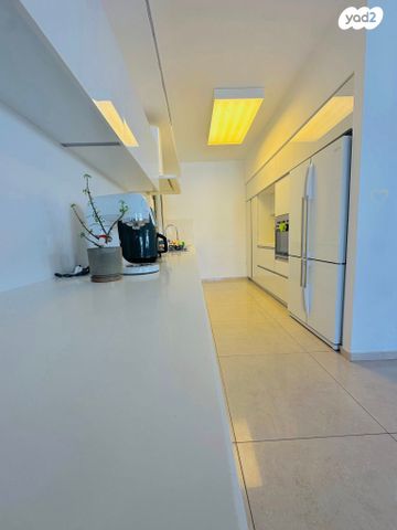 גג/ פנטהאוז, הזמיר 76, נהריה הירוקה, נהריה