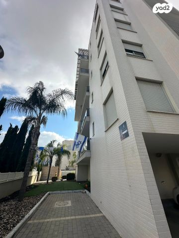 גג/ פנטהאוז, הזמיר 76, נהריה הירוקה, נהריה