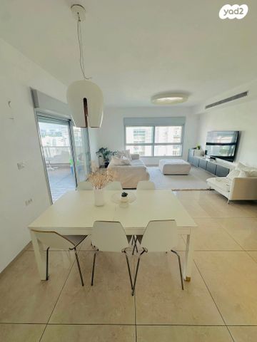 גג/ פנטהאוז, הזמיר 76, נהריה הירוקה, נהריה