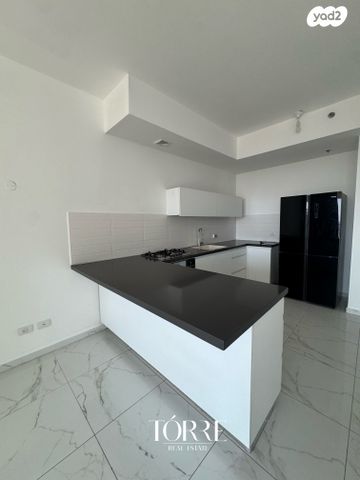 דירה, דרך מנחם בגין 158, מונטיפיורי, הרכבת, תל אביב יפו