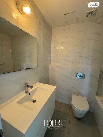 דירה, דרך מנחם בגין 158, מונטיפיורי, הרכבת, תל אביב יפו