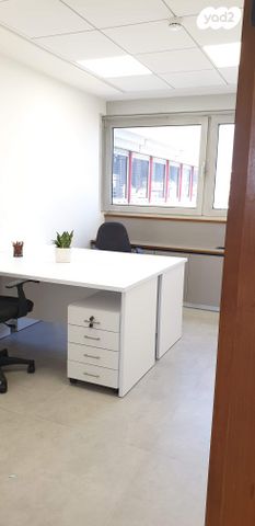 משרדים, יגאל אלון, תל אביב יפו