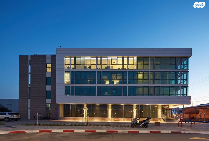 יד חרוצים 11