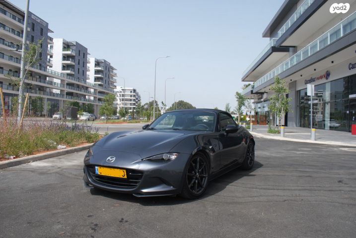 מודעת רכב מאזדה MX-5
