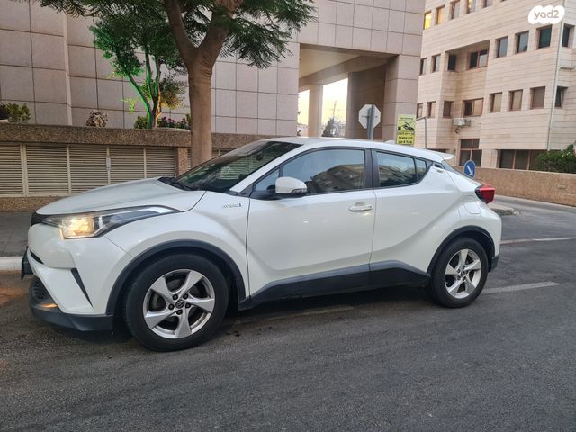 מודעת רכב טויוטה C-HR