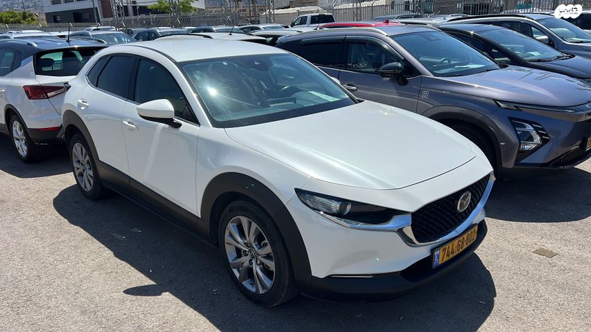 מודעת רכב מאזדה CX-30