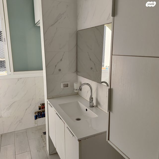 דירה, רמב"ם, ראשון לציון