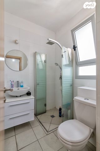 דירה, רחובות המדע, רחובות