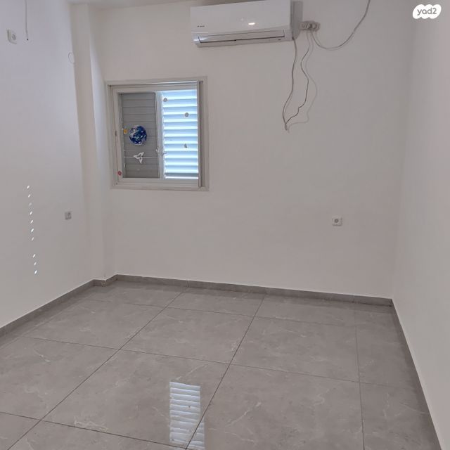 דירה, רמב"ם, ראשון לציון