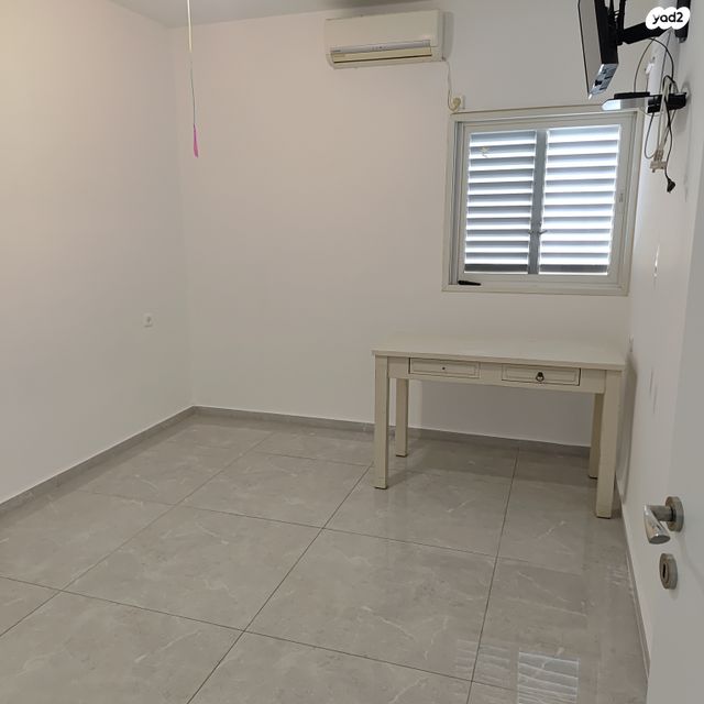 דירה, רמב"ם, ראשון לציון