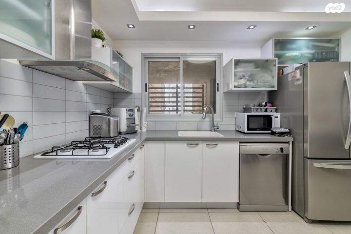 דירה, רחובות המדע, רחובות