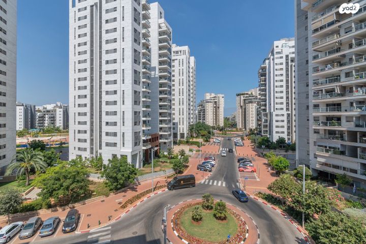 דירה, רחובות המדע, רחובות