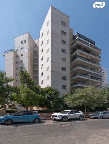 דירה, רחובות המדע, רחובות