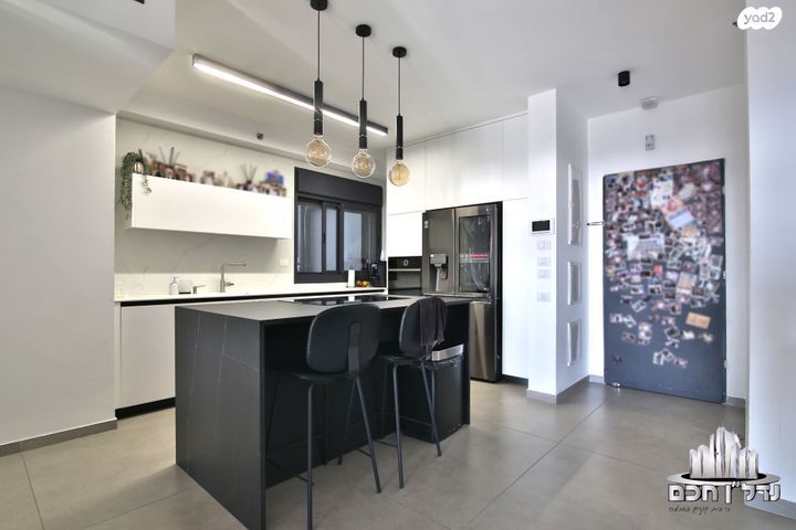 דירה, נעמי שמר, גלי ים, קרית ים