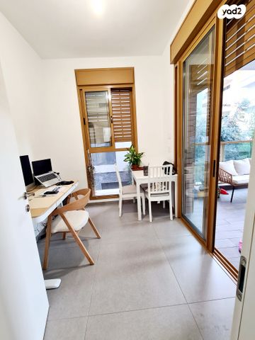 דירה, אסף, חרוזים, רמת גן