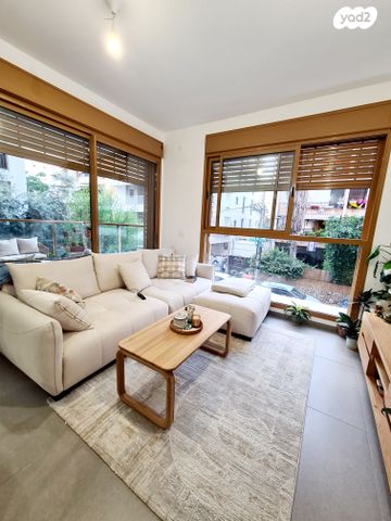 דירה, אסף, חרוזים, רמת גן