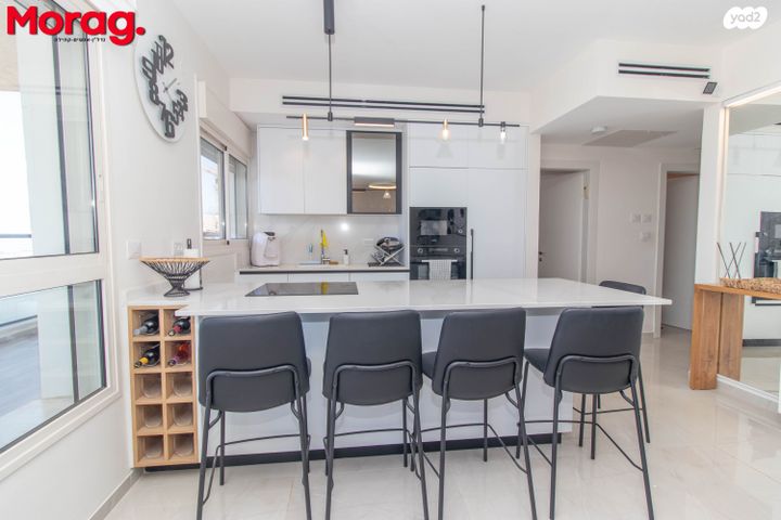 דירה, יהודה עמיחי, גבעת זמר, חיפה