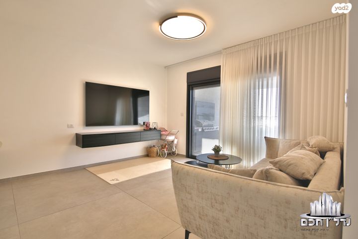 דירה, נעמי שמר, גלי ים, קרית ים