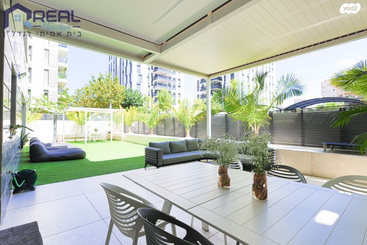 האוניברסיטה 