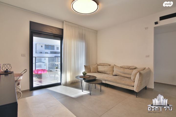 דירה, נעמי שמר, גלי ים, קרית ים