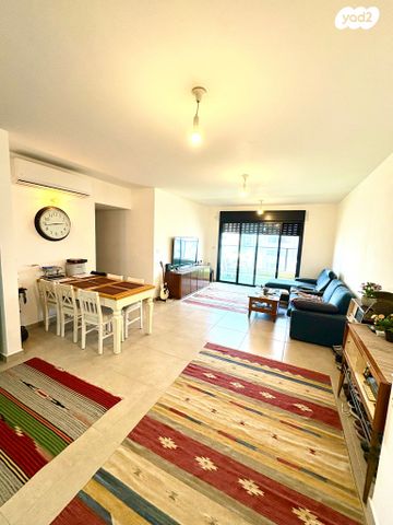 דירה, הפרחים, חריש