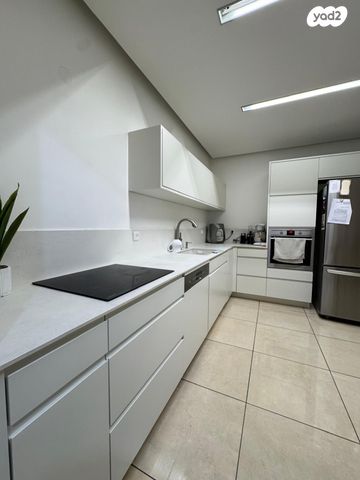 דירת גן, שושנה דמארי 20, קרית האמנים, מצליח, רמלה