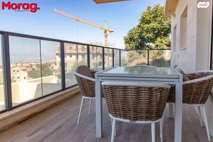 דירה, יהודה עמיחי, גבעת זמר, חיפה