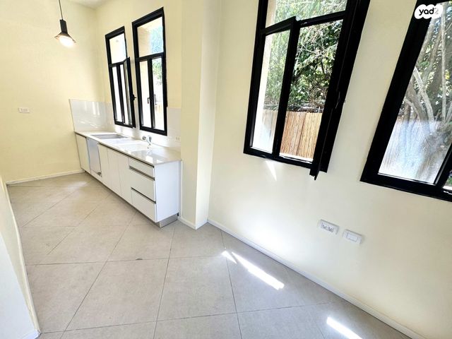 דירת גן, חסידי האומות 6, מכללת תל אביב יפו, דקר, תל אביב יפו