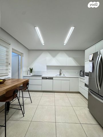 דירת גן, שושנה דמארי 20, קרית האמנים, מצליח, רמלה