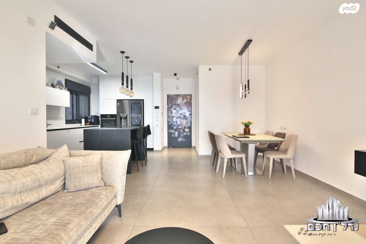 דירה, נעמי שמר, גלי ים, קרית ים