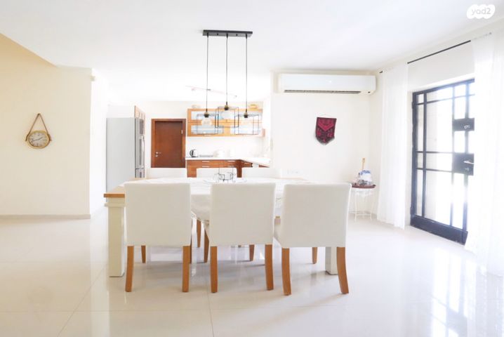 דו משפחתי, מודיעין מכבים רעות