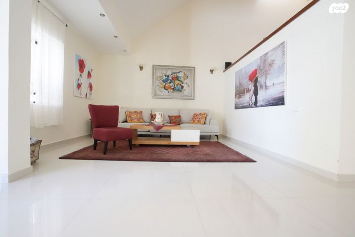 דו משפחתי, מודיעין מכבים רעות