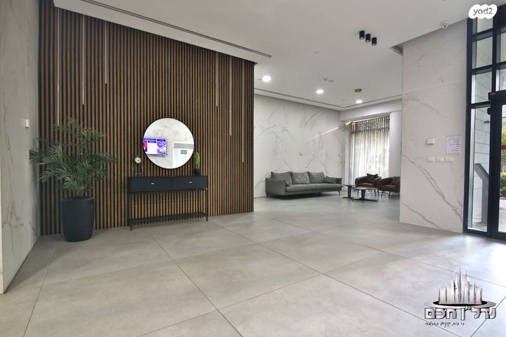 דירה, נעמי שמר, גלי ים, קרית ים