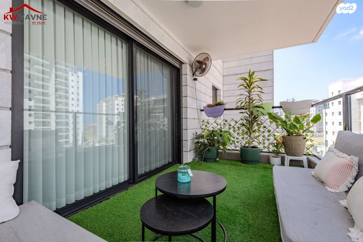 דירה, רחל המשוררת, נאות שמיר, יבנה